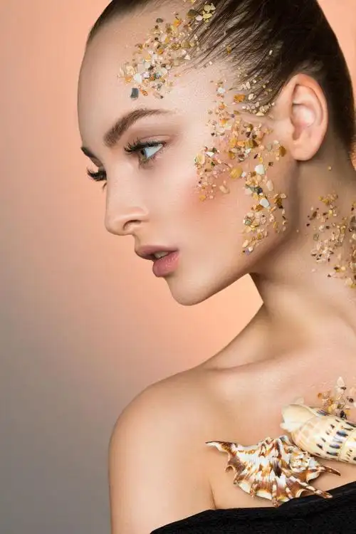 年轻的化妆女子图片-身穿蓝色上衣的浓妆美女素材-高清图片-摄影照片