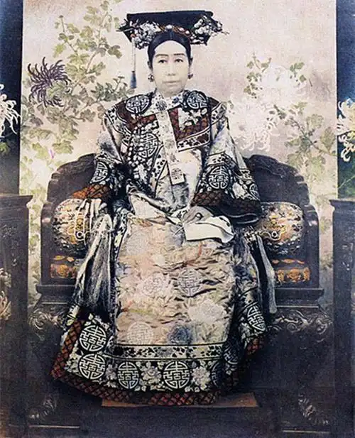 晋封懿妃,次年晋封懿贵妃;1861年咸丰帝驾崩后,与孝贞显皇后两宫并尊