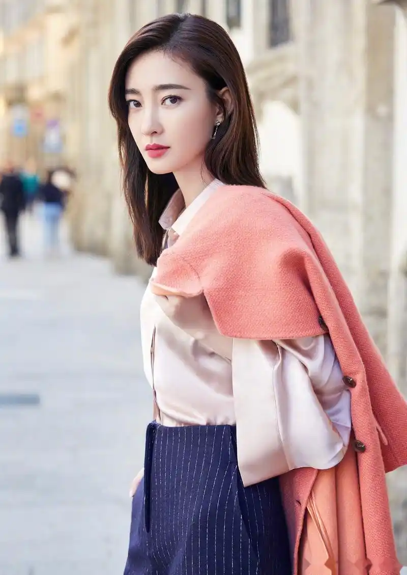 王丽坤绝美大片,成熟优雅的气质,精致的五官,她在的地方就是最美的