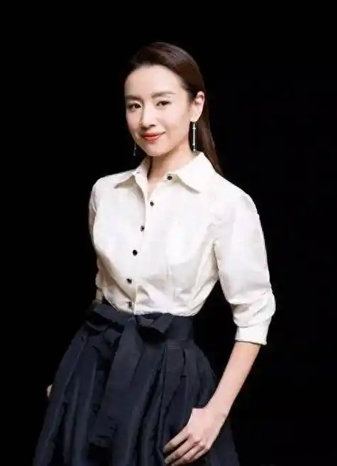 清纯玉女董洁的混乱爱情,不忠诚王大治制约孩子,她到底是怎么了?