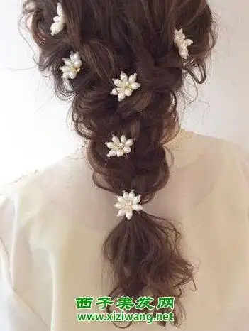 女生长发扎编发发型设计 迷人女人味轻松打造(3)