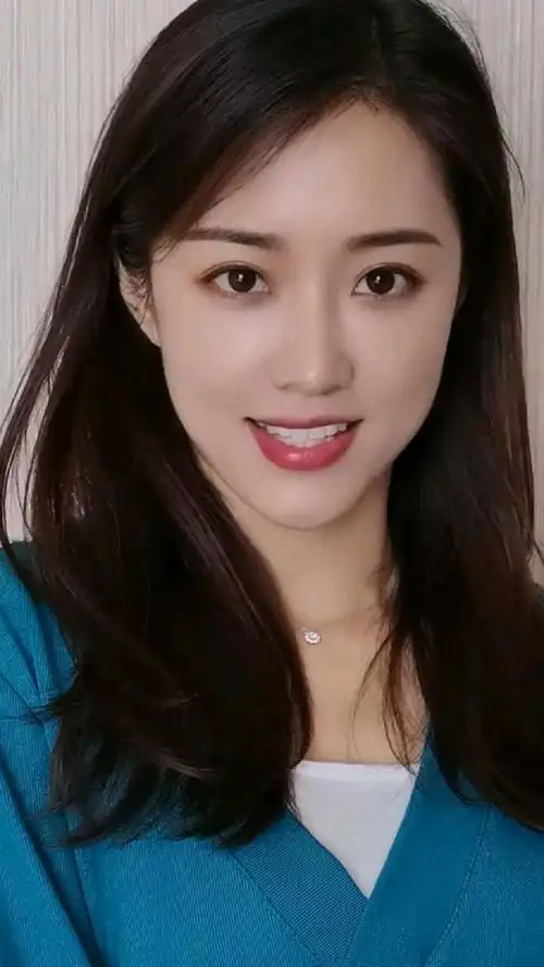 30岁左右的女人,可爱是真,成熟是真,痴情是真,无情也是真,随时收回也