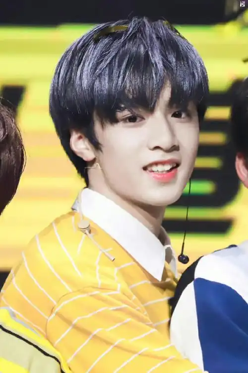 刘耀文 染发#喜欢看可以多看点 各种颜色应有尽有哦