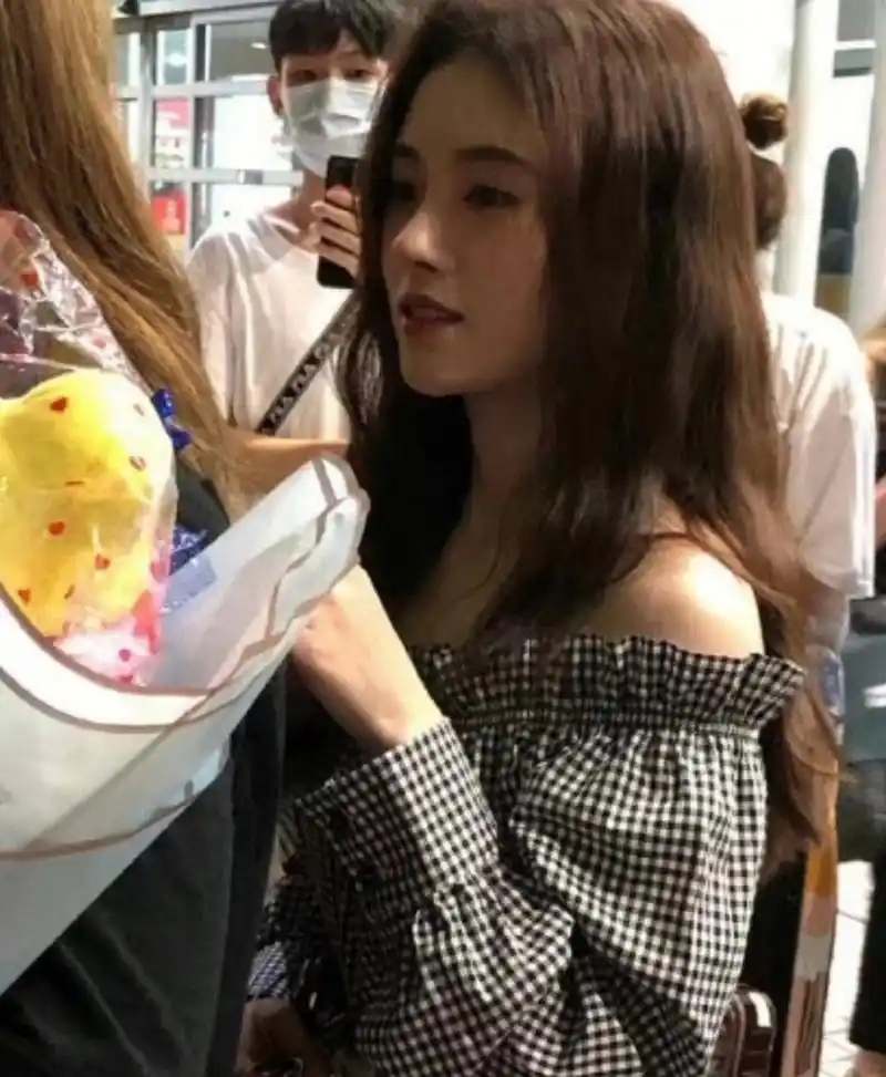 鞠婧祎生图素颜确实很美