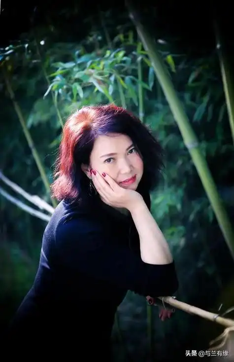 "意思是徐娘虽然年纪已大但依然风情万种.