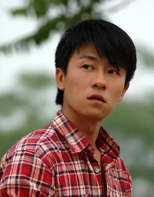 出身,林雨申根本就没有演技可言,导致根本没有剧组愿意聘用他担任演员