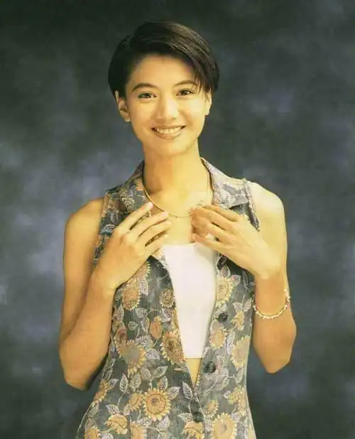 袁咏仪:暴脾气公主病,一生任意妄为,为何张智霖依旧不离不弃?