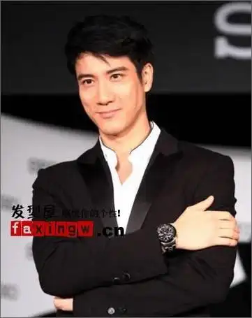 一次次蜕变王力宏越发沉稳了,下面为你盘点王力宏的多变男士发型图片.