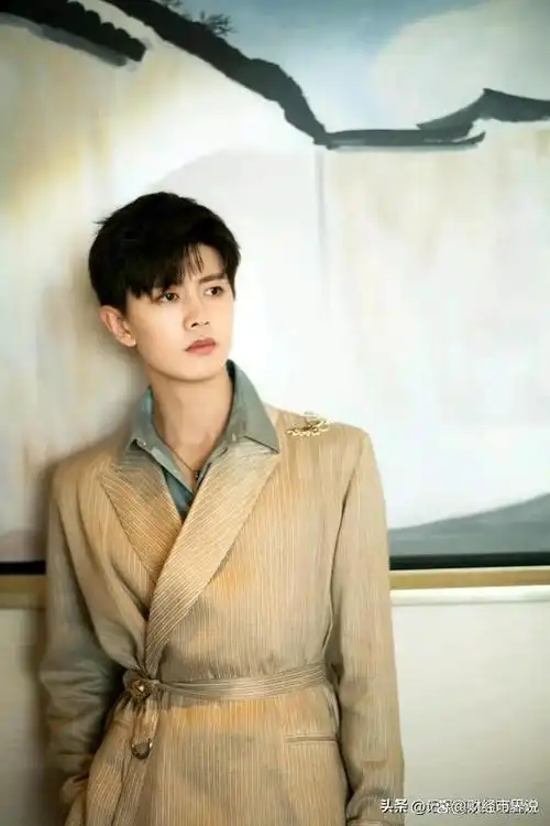 任嘉伦也是山东青岛人,身高:179,妥妥的大长腿帅哥!