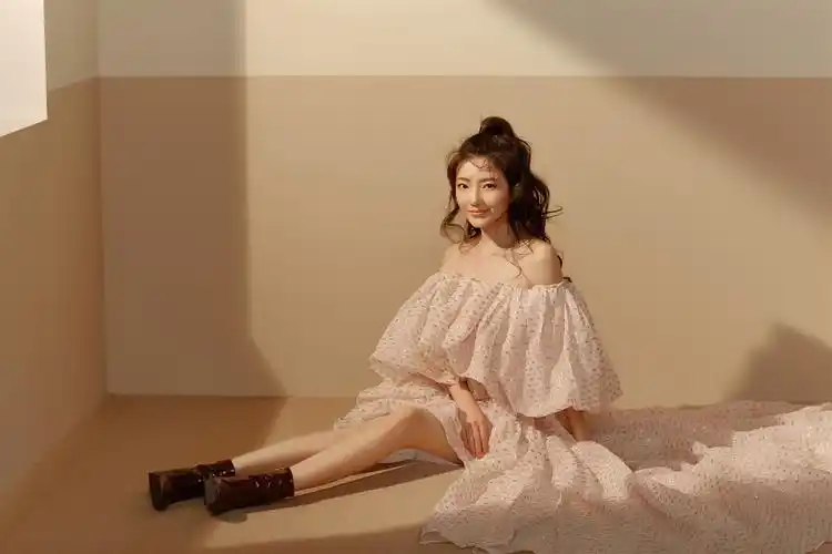 娇蛮玛奇朵白卉子微风拂过的甜蜜