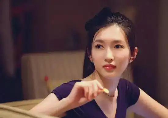 江疏影自曝不堪回首经历:和一大叔相恋几年,谈婚论嫁时人失踪了|胡歌