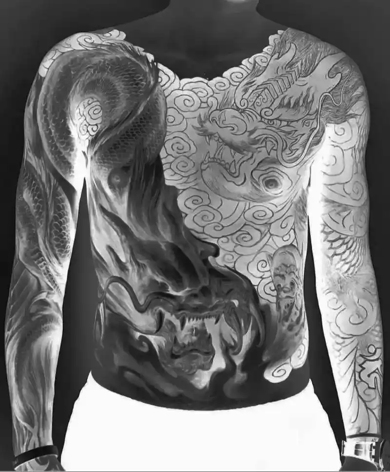 岳阳新刺客阴阳龙.#宁波北刺堂 #龙纹身 #纹身的意义#龙纹 - 抖音