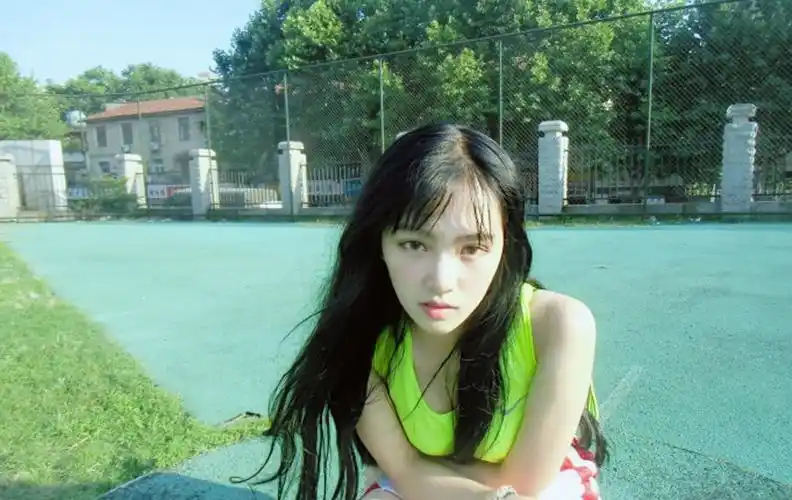 首页 图说天下   继人大女神康逸琨爆红网络后,就读于武汉大学的女生