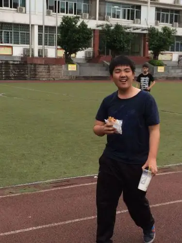 我男身高170体重也就160斤,为什么见我的都叫我胖娃?