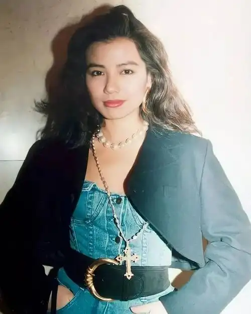 90年代的港风穿搭今天看起来真时髦啊