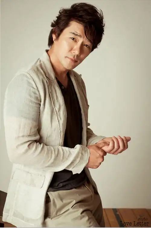 p>李泰坤(lee tae gon),1977年11月27日出生于韩国大田,毕业于 a