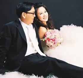 melody婚纱照首次曝光 暗示不请前男友陶喆(图)