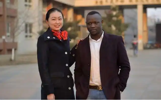 曾为爱疯狂的中国女孩,远嫁非洲后,为何不到一个月哭着求离婚?