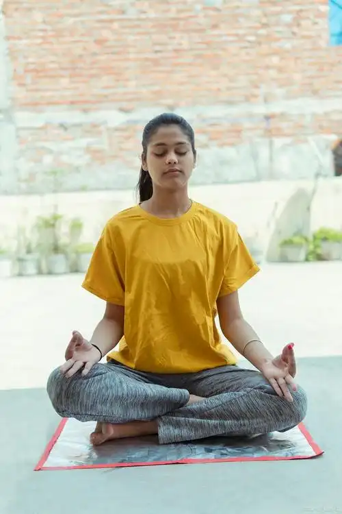 打坐的酸麻胀痛是否会对身体造成伤害探讨腿部疼痛的可能原因