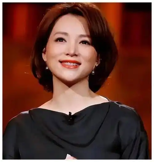 董卿憔悴带娃富豪老公欠债九亿曝移民美国躲避惩罚