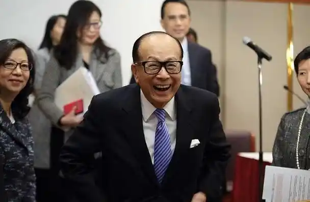《福布斯》公布了新一年的香港富豪榜,长和系创始人李嘉诚的身家增加