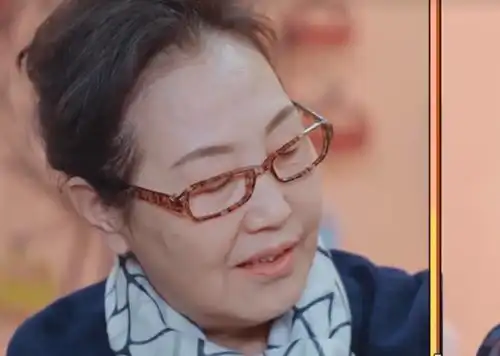 陈松伶试探领养一个小孩,谁注意婆婆下意识露出的表情,太真实