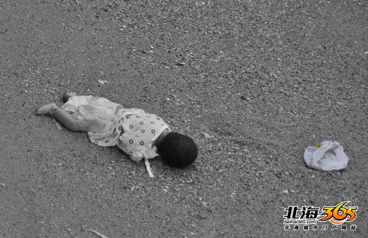 海堤街沙滩惊现一名婴儿尸体,是谁狠心将他(她)遗弃?