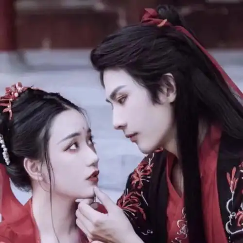 有没有好看的古风唯美情侣头像,真人的?