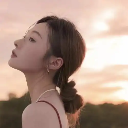 清冷气质的女生头像小众干净的女生头像