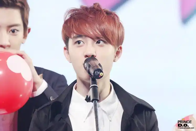 (包括两个大写字母和两个标点符号),曾用名都暻秀,1993年1月12日出生