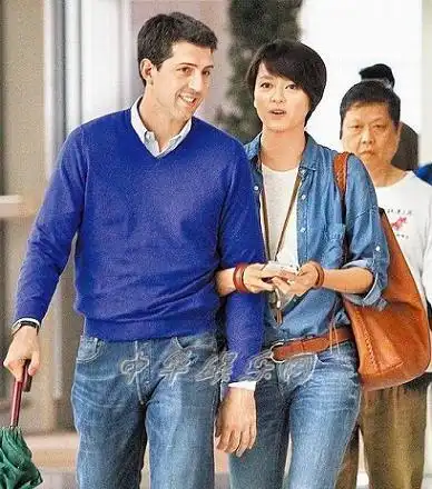 37岁梁咏琪和老公sergio高调晒恩爱 90分钟热吻8次(图)