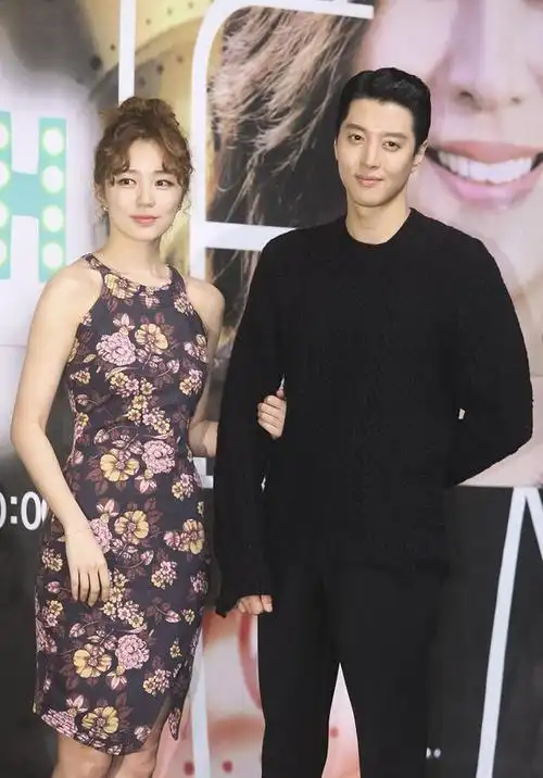 原创原创韩剧男神李东健宣布离婚见一个爱一个5次移情坐实渣男身份