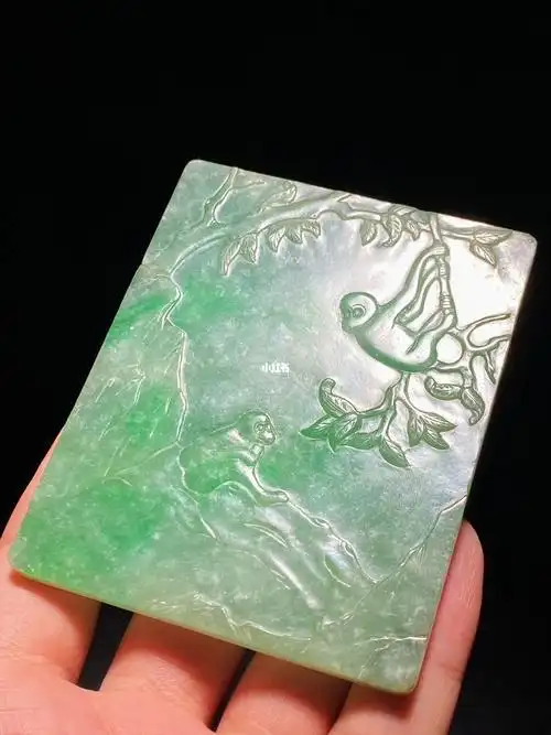 清老坑飘绿翡翠灵猴松鹿纹玉板插屏