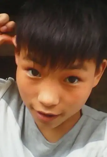 适合15岁男生的发型设计换季期帅酷有型的男生短发