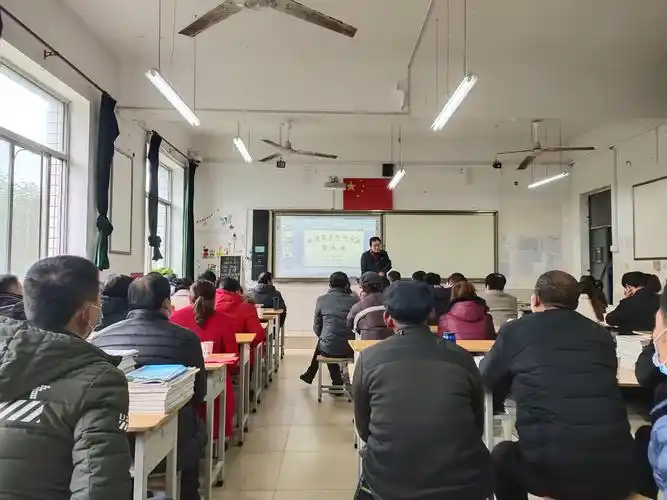【兴平市西郊高中】高二级部举行2019级学生家长会