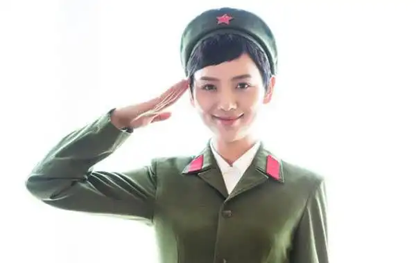 李晓峰为什么选上芳华 "独家技能"和颜值让她脱颖而出