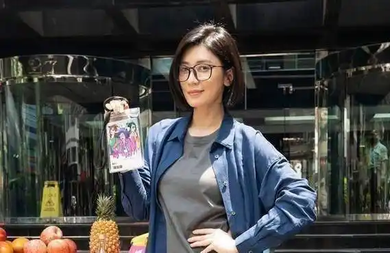 女神贾静雯新剧造型亮眼,除了演员还身兼制作人_角色_网友_柯佳