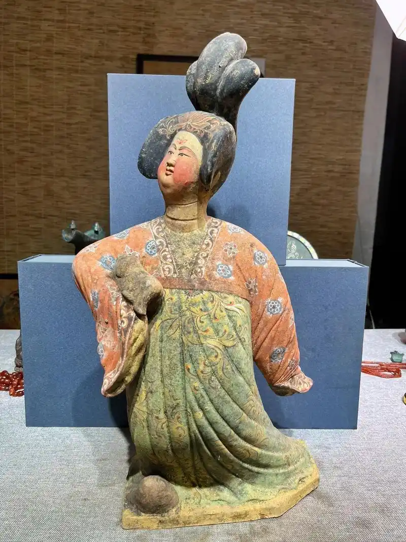 唐陶之美!#胖妞 #唐代 #陶器 #彩陶 #侍女俑 - 抖音