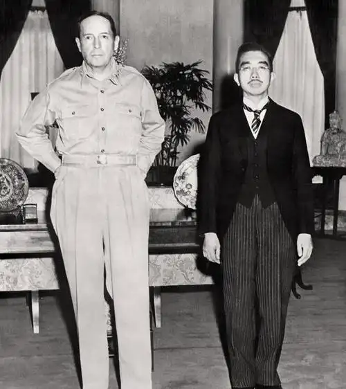 皇位继承人理论上还剩下三位,按继承顺序为德仁天皇的弟弟文仁亲王