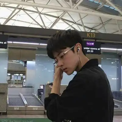 男生帅气冷酷霸气头像坚强是从放弃开始