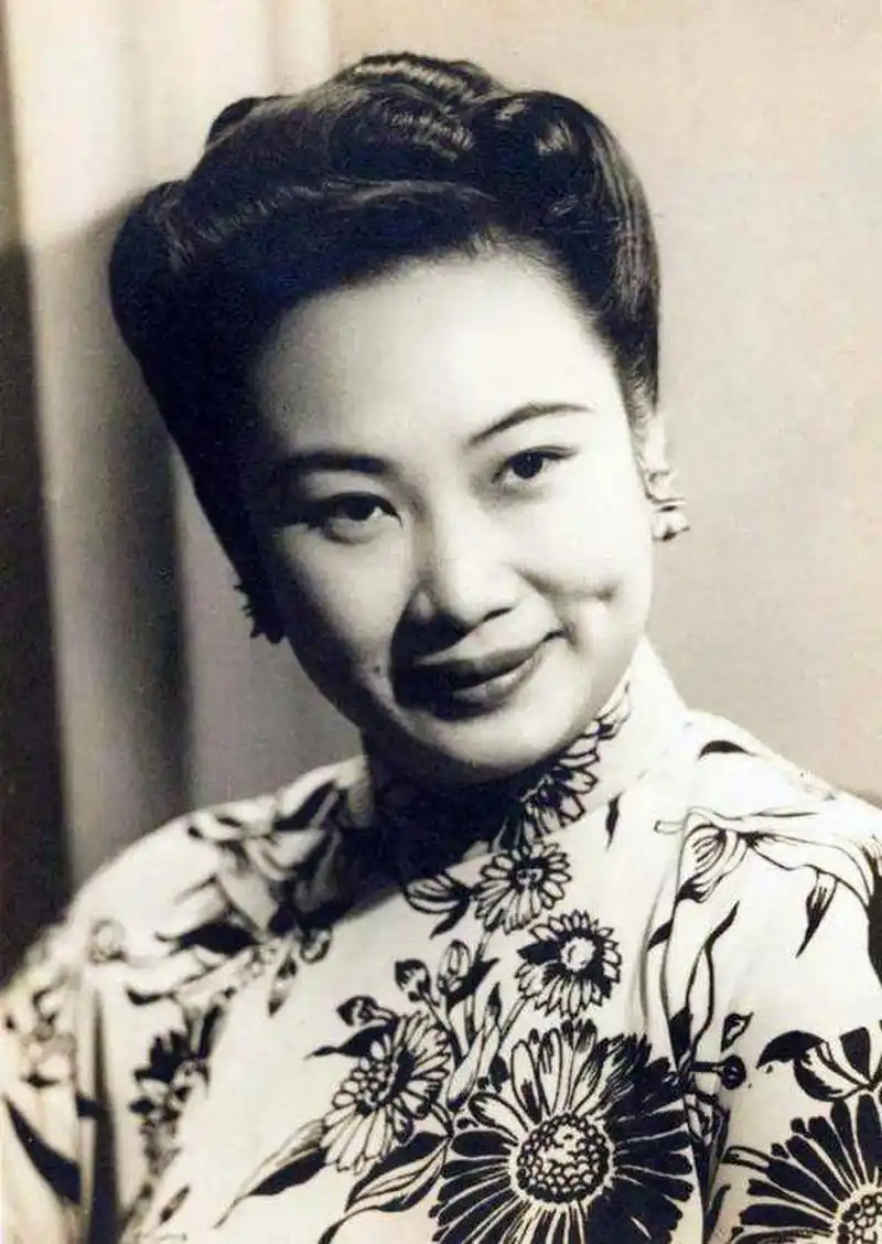 胡蝶# 中国的第一位电影皇后,美艳动人的外貌下却有着一段凄惨的爱情