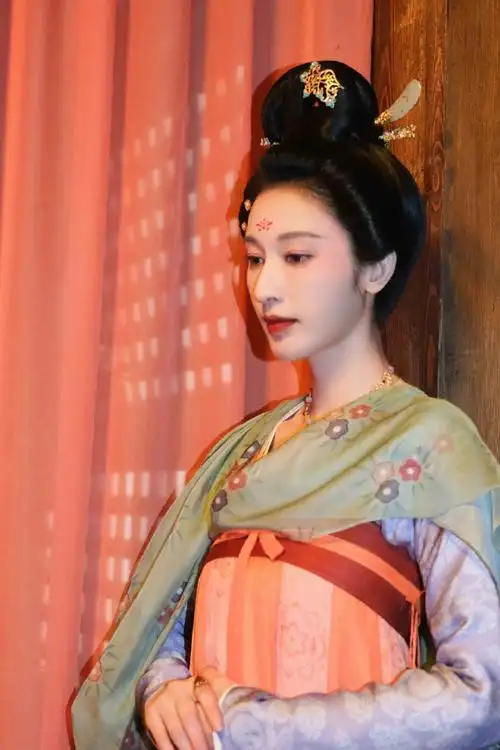 张俪是被演技耽误的女团吧#你可以永远相信张俪的古装,惊艳灵动的