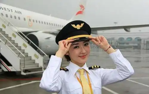 真的让小编觉得佩服,想成为一名合格的飞行员不是那么容易的事情,赵楠