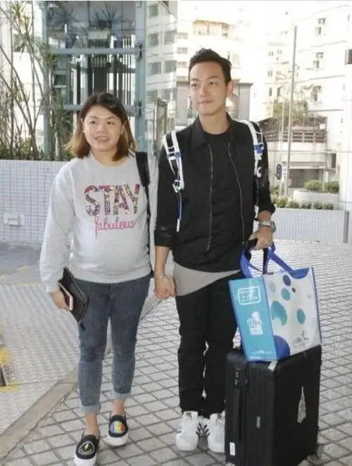 所以当梁烈唯事业逐渐有了起色时,他攒够了老婆本,就摆酒设宴,给妻子