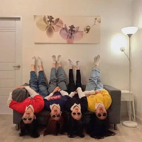 多人拍照不要慌,闺蜜pose学起来,感情深也能"拍"出来