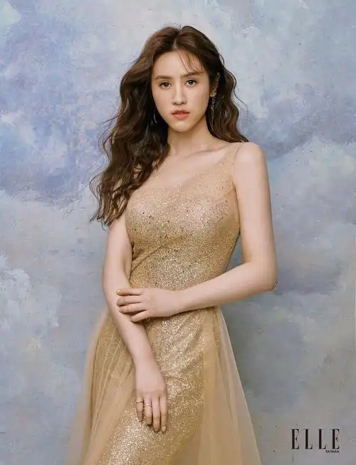 吴姗儒拍闺蜜婚纱照 三人情谊是睡出来的