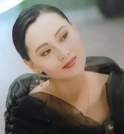 事实证明,因"挨骂"出圈的刘奕君,已走上另一条人生道路