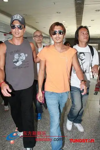 ◥□◣☆★相爱是缘 相守谢霆锋和安志杰一同返港