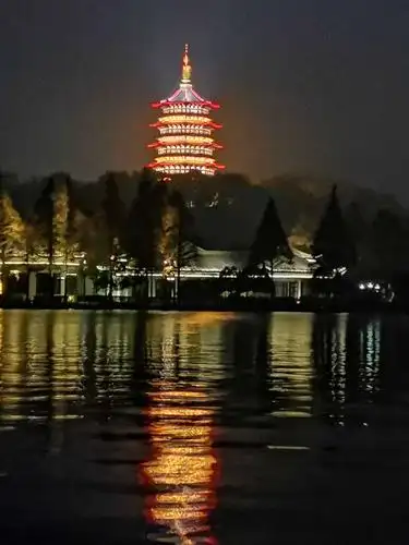 雷峰塔夜景