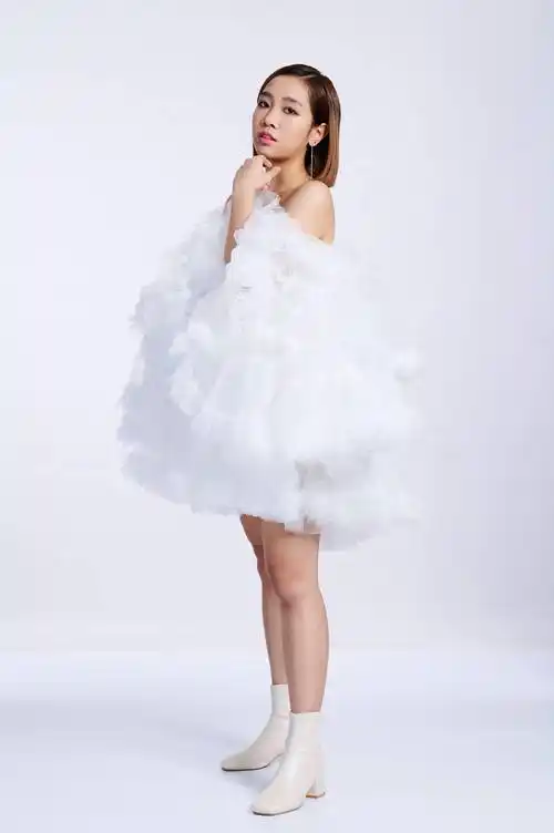 马来西亚玻璃系少女陈颖恩原创首发《依然决定就是你》女生视角感悟